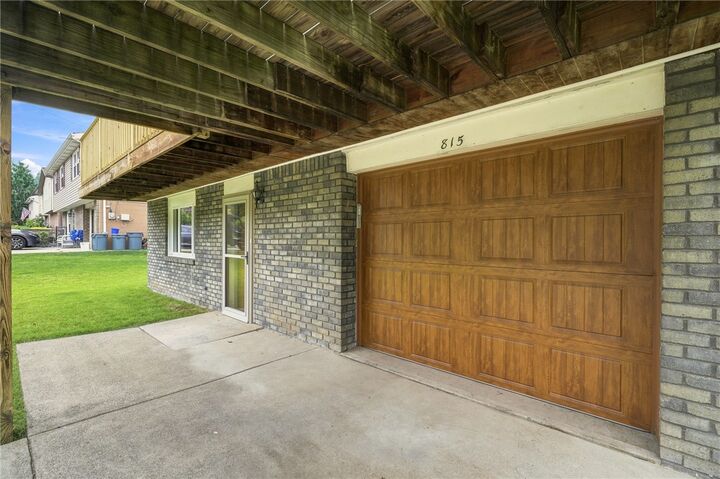 Property Photo:  815 Maple Ave  PA 15137 