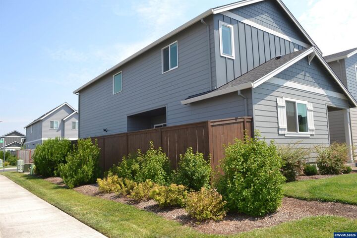 Property Photo: 603 Pickering Ln OR 97071