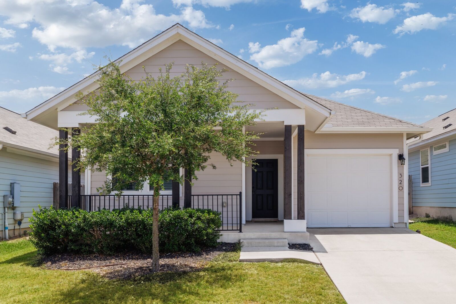 Property Photo: 320 E Broade Street TX 78641