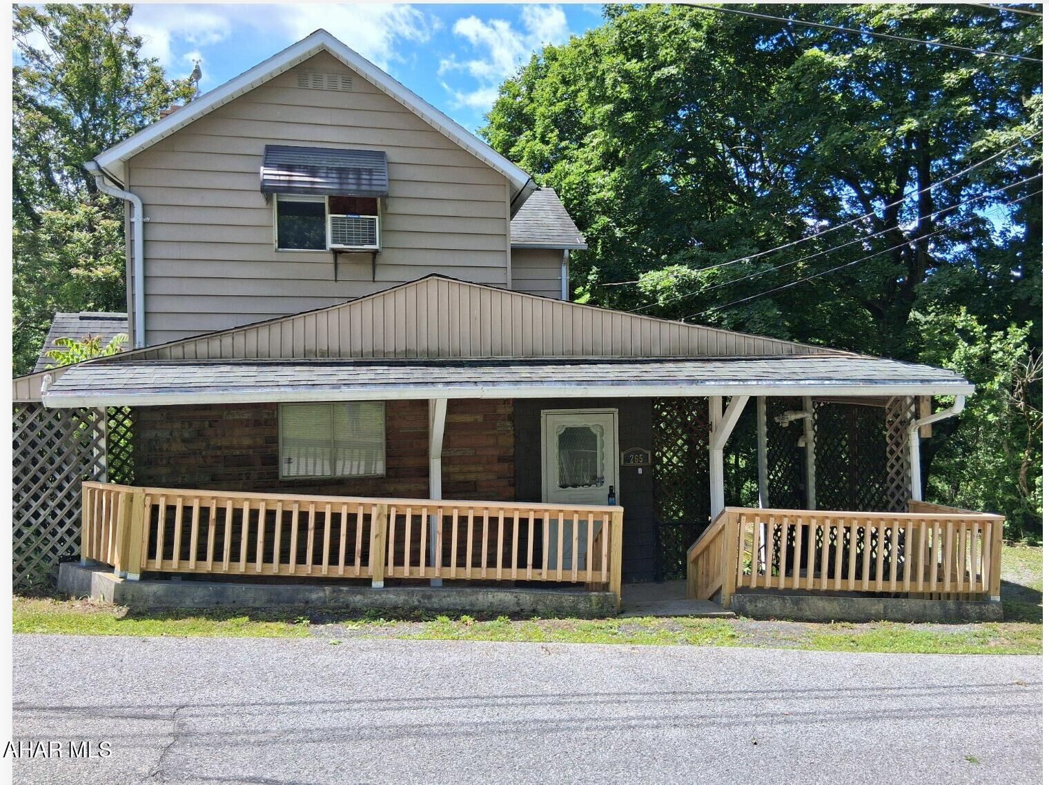 Property Photo:  265 View Street  PA 15902 