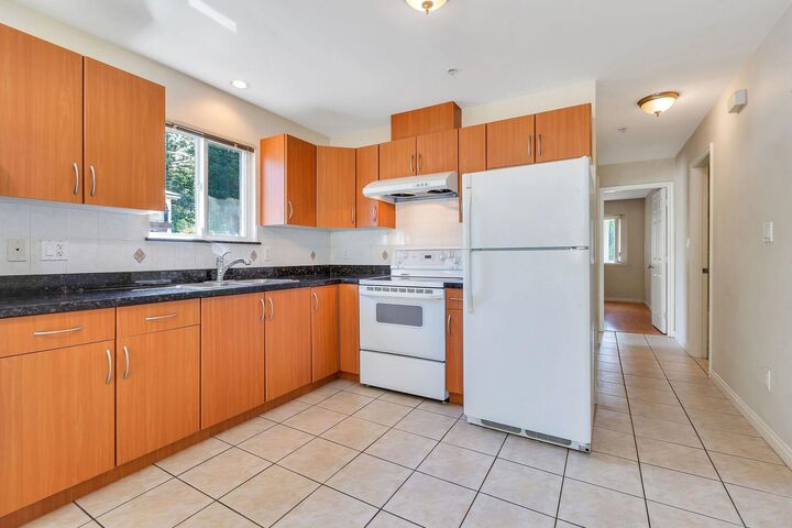 Property Photo:  2291 East 12th Avenue Bsmt  BC V5N 2B2 