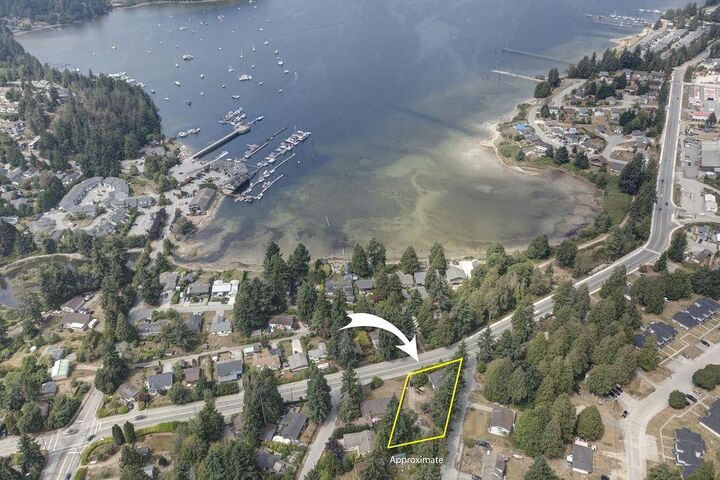 5724 Porpoise Bay Road — photo 1