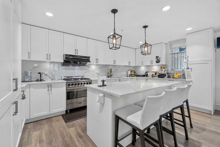 Property Photo:  451 W 63rd Avenue  BC V5X 0J1 