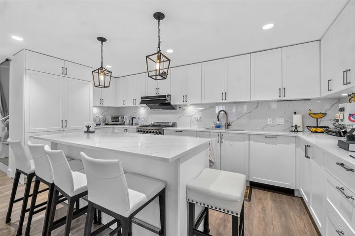 Property Photo: 451 W 63rd Avenue BC V5X 0J1