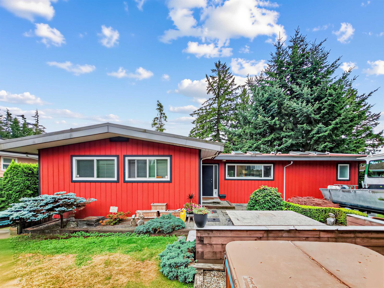 Property Photo:  712 Shaw Avenue  BC V3K 2R6 