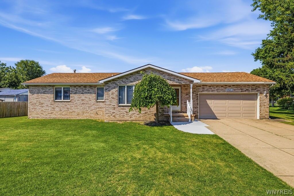 Property Photo:  1660 Tuscarora Road  NY 14304 