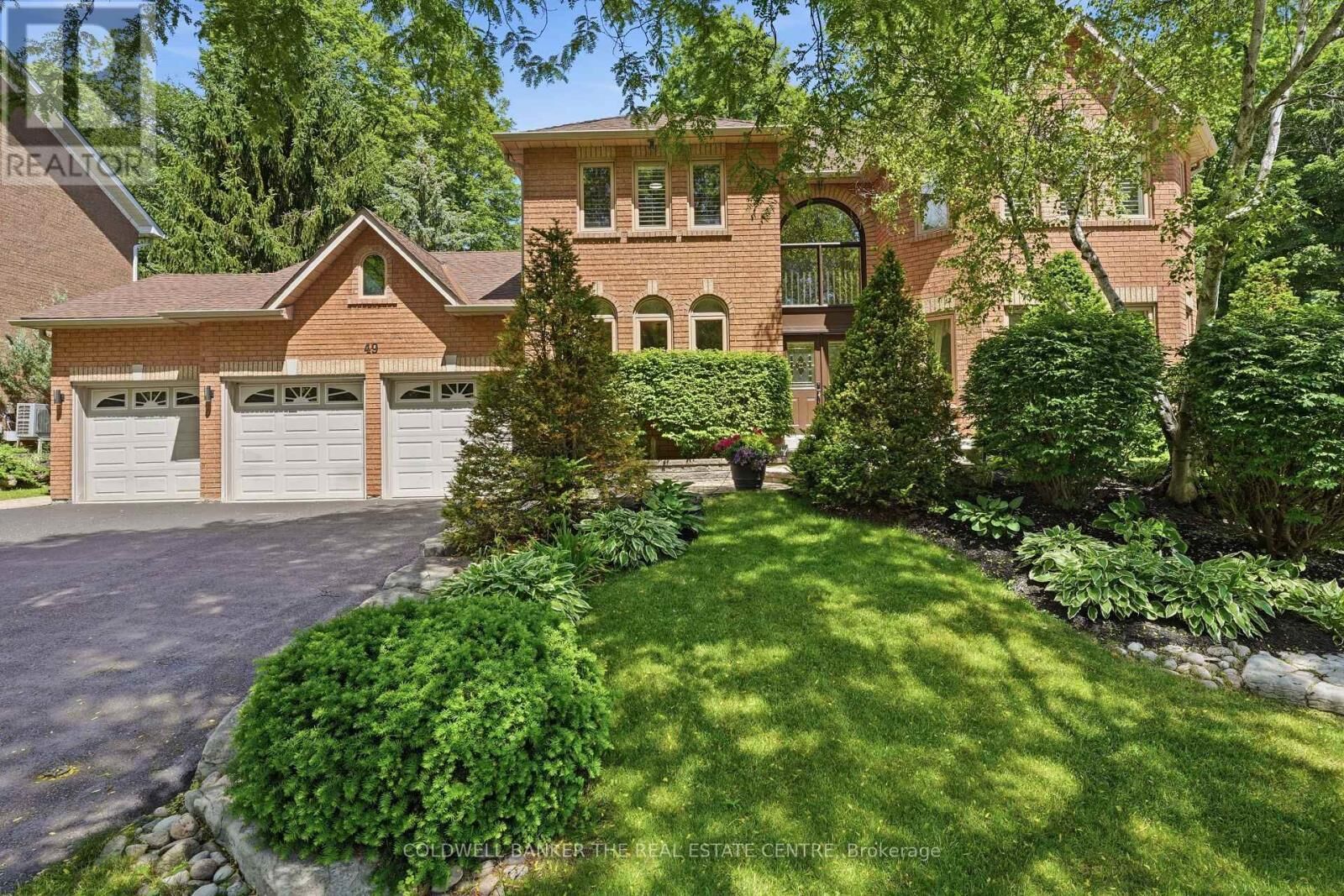 Property Photo:  49 Falling Leaf Court  ON L4G 6K6 