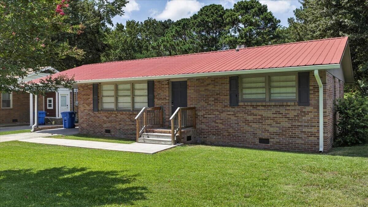Property Photo:  1450 N Sherwood Drive  SC 29407 