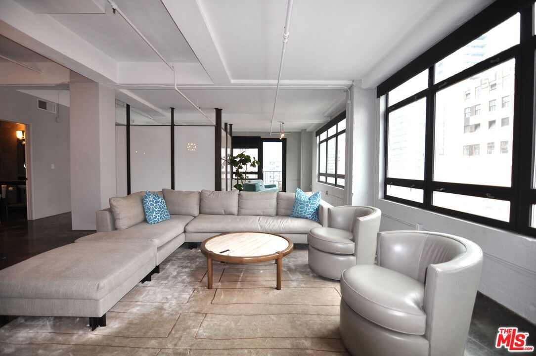 Property Photo:  849 S Broadway, Unit 811  CA 90014 