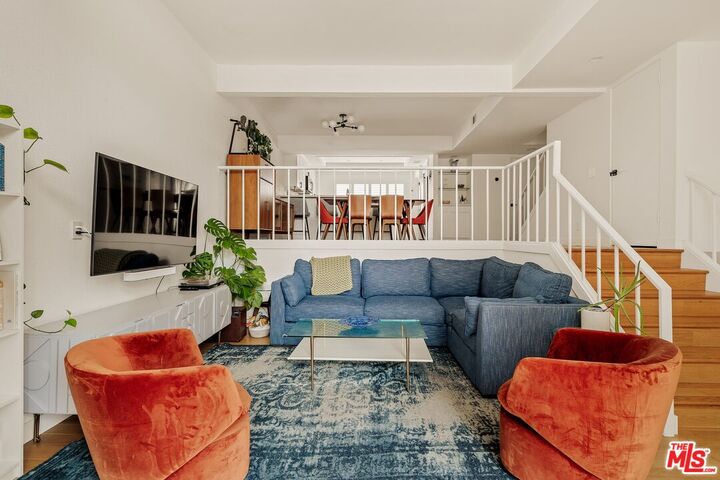 Property Photo: 4600 Glencoe Ave, Unit 2 CA 90292