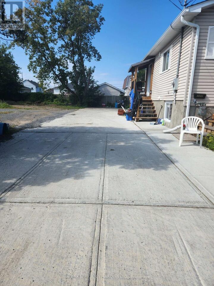 Property Photo:  1418 Cumberland Street  ON K6J 4K7 