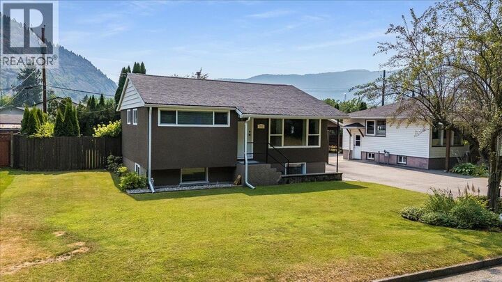 Property Photo:  1112 Marianna Crescent  BC V1R 1C7 