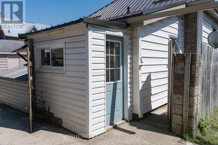 Property Photo: 786 Nelson Street 3 ON N5Z 1K3