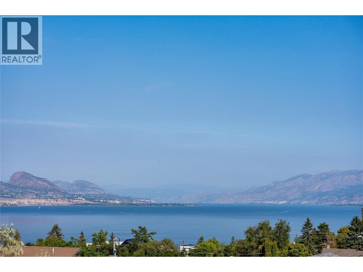 Property Photo:  725 Westminster Avenue East  BC V2A 4A6 