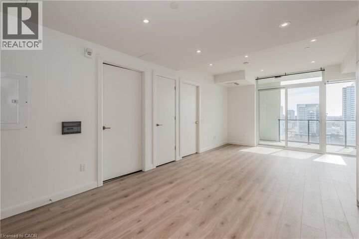 Property Photo:  741 King Street West 1206  ON N2G 0E9 