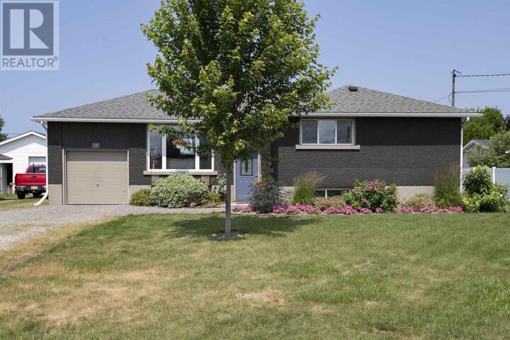 Property Photo:  320 Sydenham Rd  ON P6C 2X7 