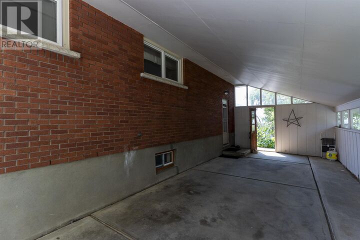 Property Photo:  601 Edward St S  ON P7E 2H1 