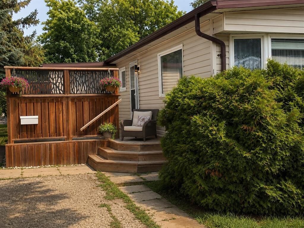 Property Photo: 2695 Main Street MB R2V 5C2