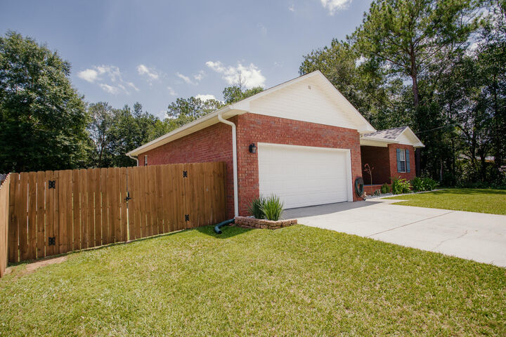Property Photo:  7282 Birdie Lane  FL 32570 