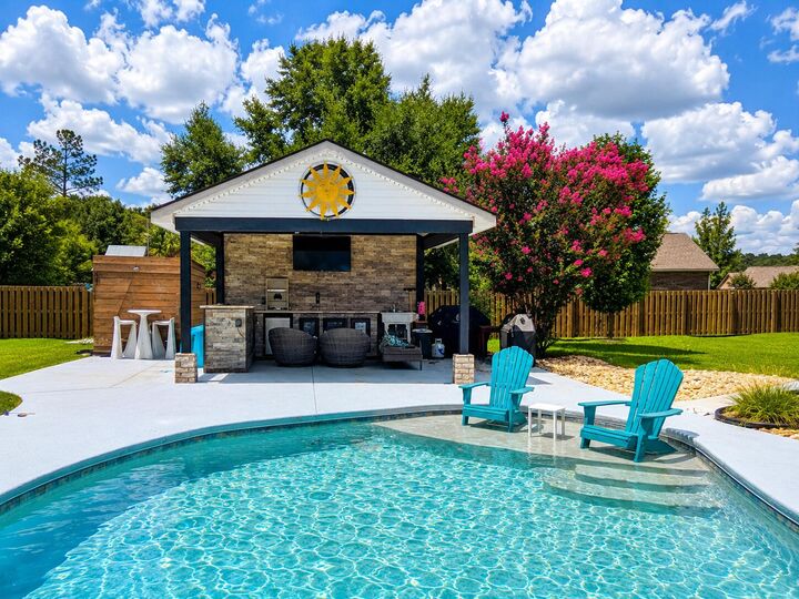 Property Photo: 5528 Frontier Drive FL 32536