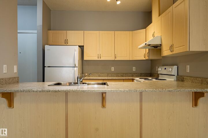 Property Photo: 4304 139 Avenue NW 412 AB T5Y 0H6