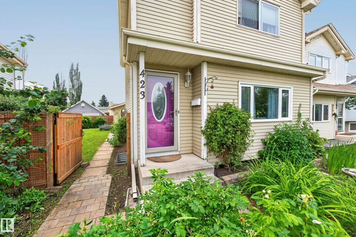 Property Photo:  423 Kirkpatrick Crescent NW  AB T6L 5C9 