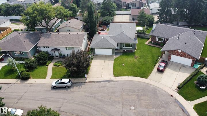 Property Photo: 11131 35A Avenue NW AB T6J 0A4