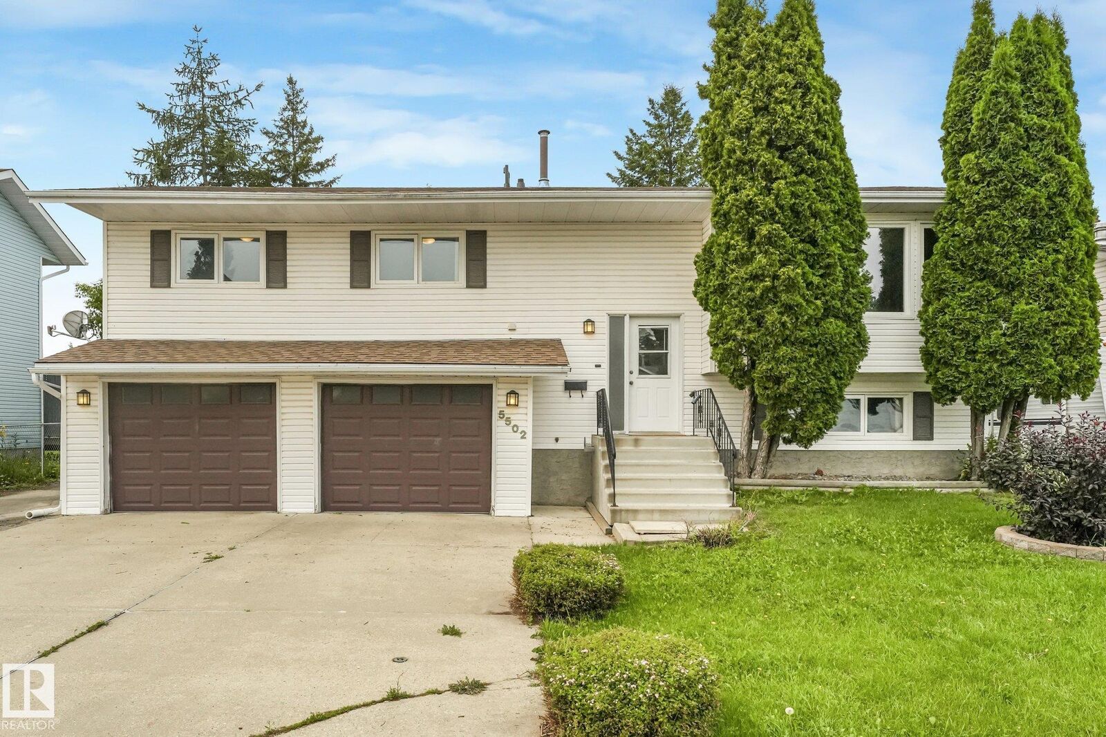 Property Photo:  5502 45 Street  AB T7Z 1C9 