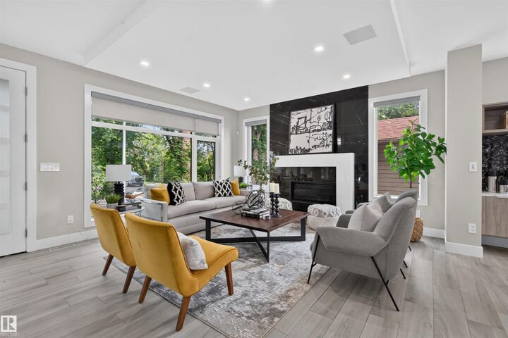 Property Photo:  9741 90 Avenue NW  AB T6E 2S8 