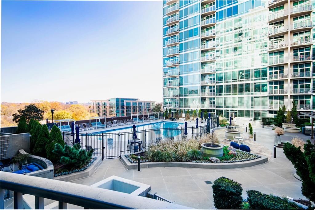 Property Photo:  943 Peachtree Street NE 902  GA 30309 