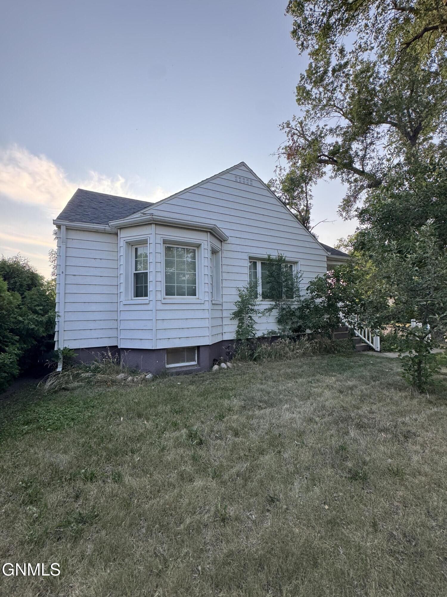 Property Photo:  321 1st Avenue NW  ND 58545 