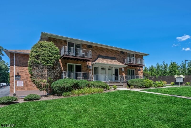 Property Photo:  15 Cottage St 1B  NJ 07432 