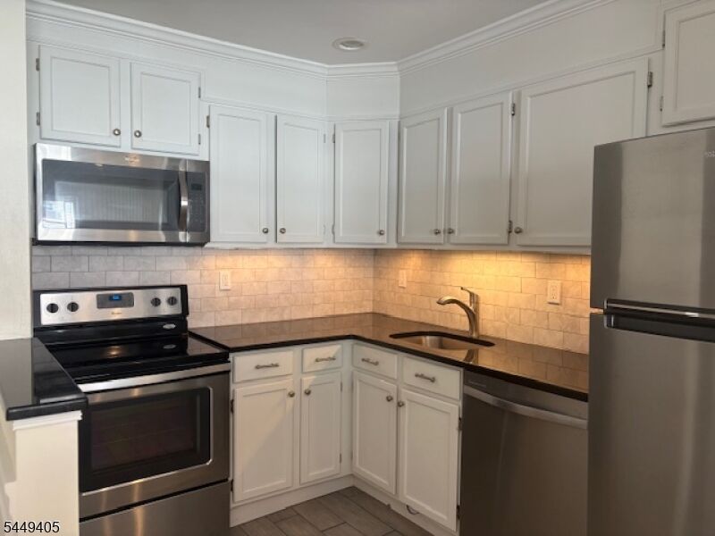 Property Photo:  117 Treetop Ct 11  NJ 07403 