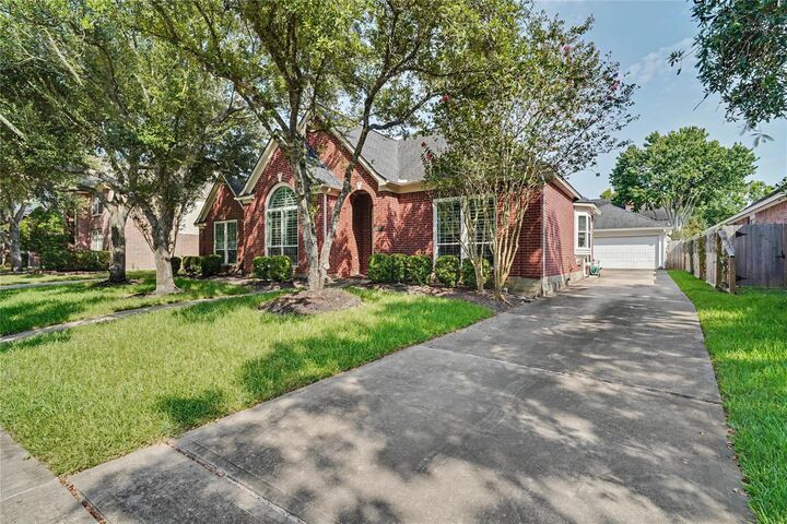 Property Photo:  4250 Noble Oak Trail  TX 77059 