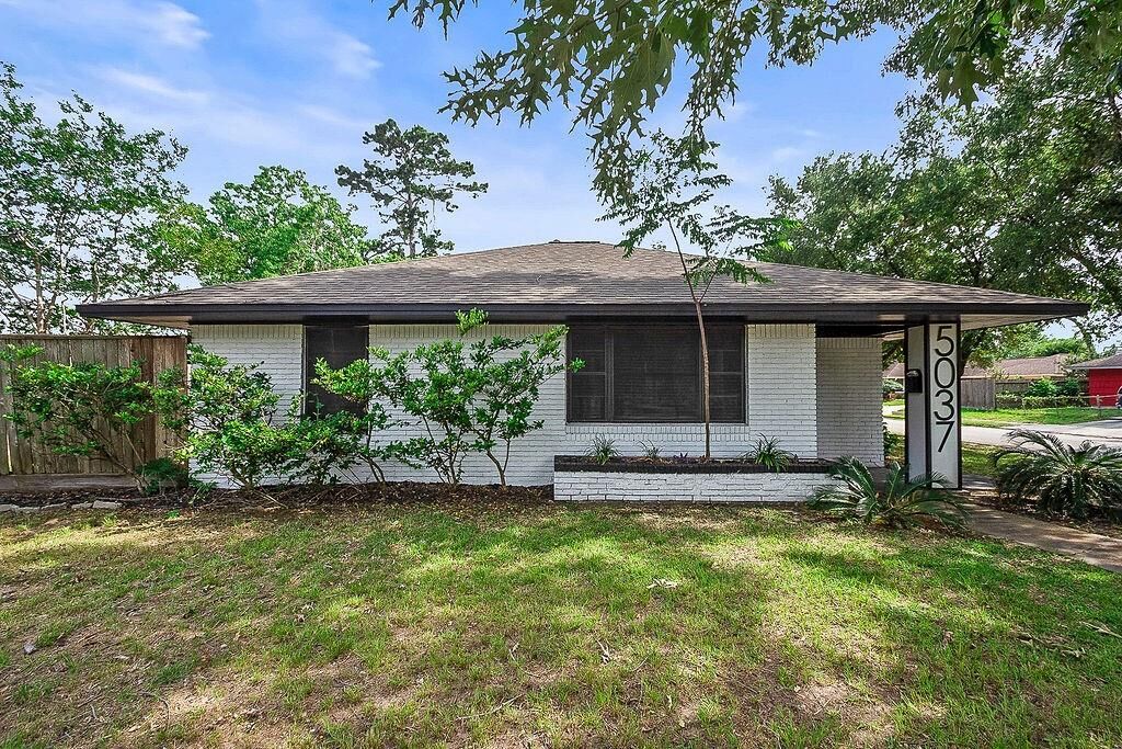 Property Photo:  5037 W 43rd Street  TX 77092 