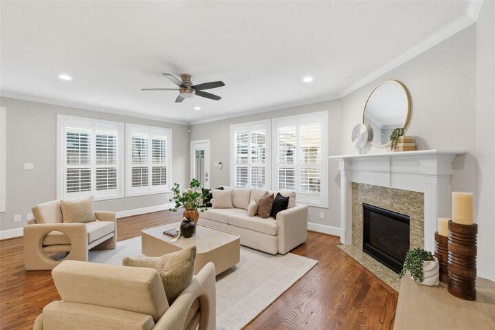 Property Photo:  233 W 26th Street  TX 77008 