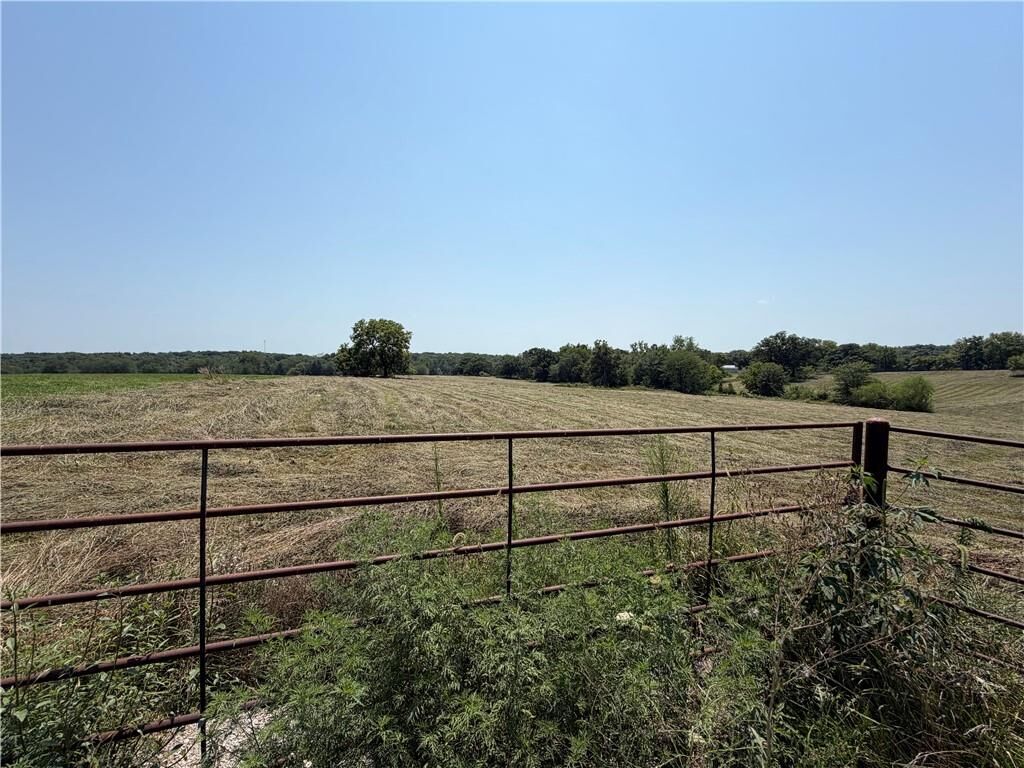 Property Photo: 10675 SE 226th Street MO 64068
