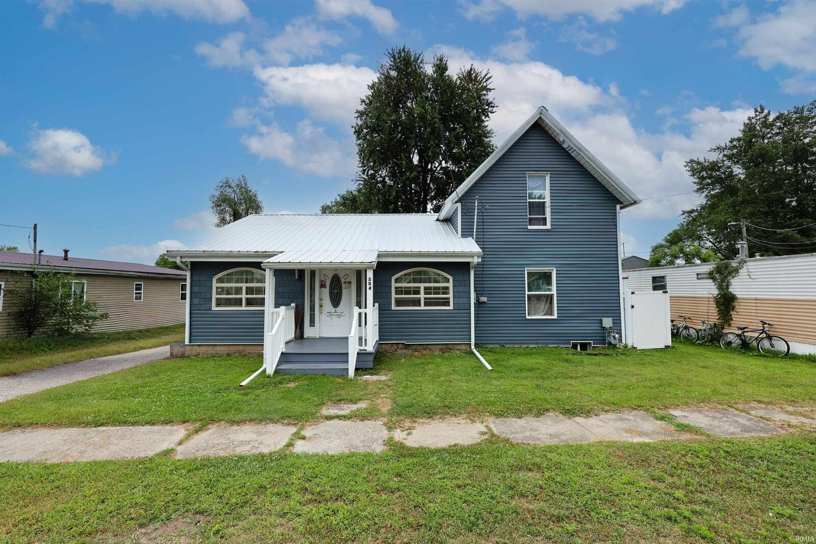 Property Photo:  304 Oak St Street  IN 46703 