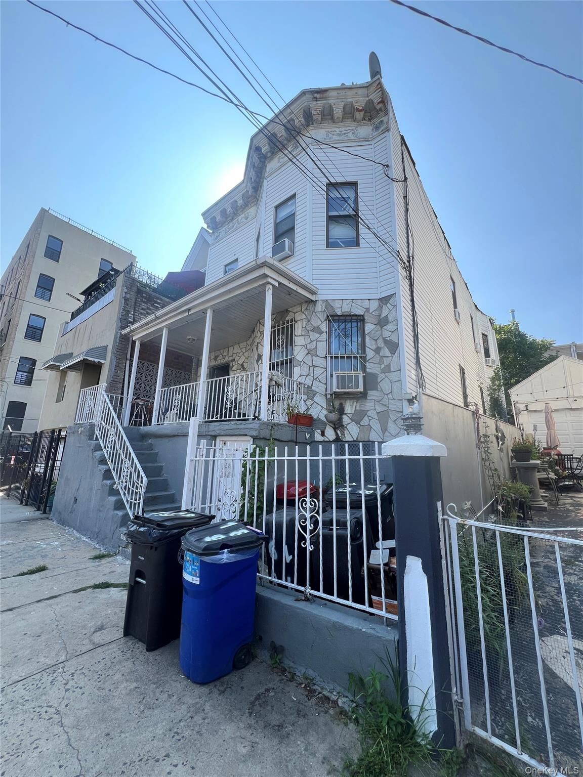 Property Photo:  1819 Waterloo Place  NY 10460 