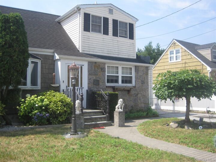 Property Photo:  2618 Natta Boulevard  NY 11710 