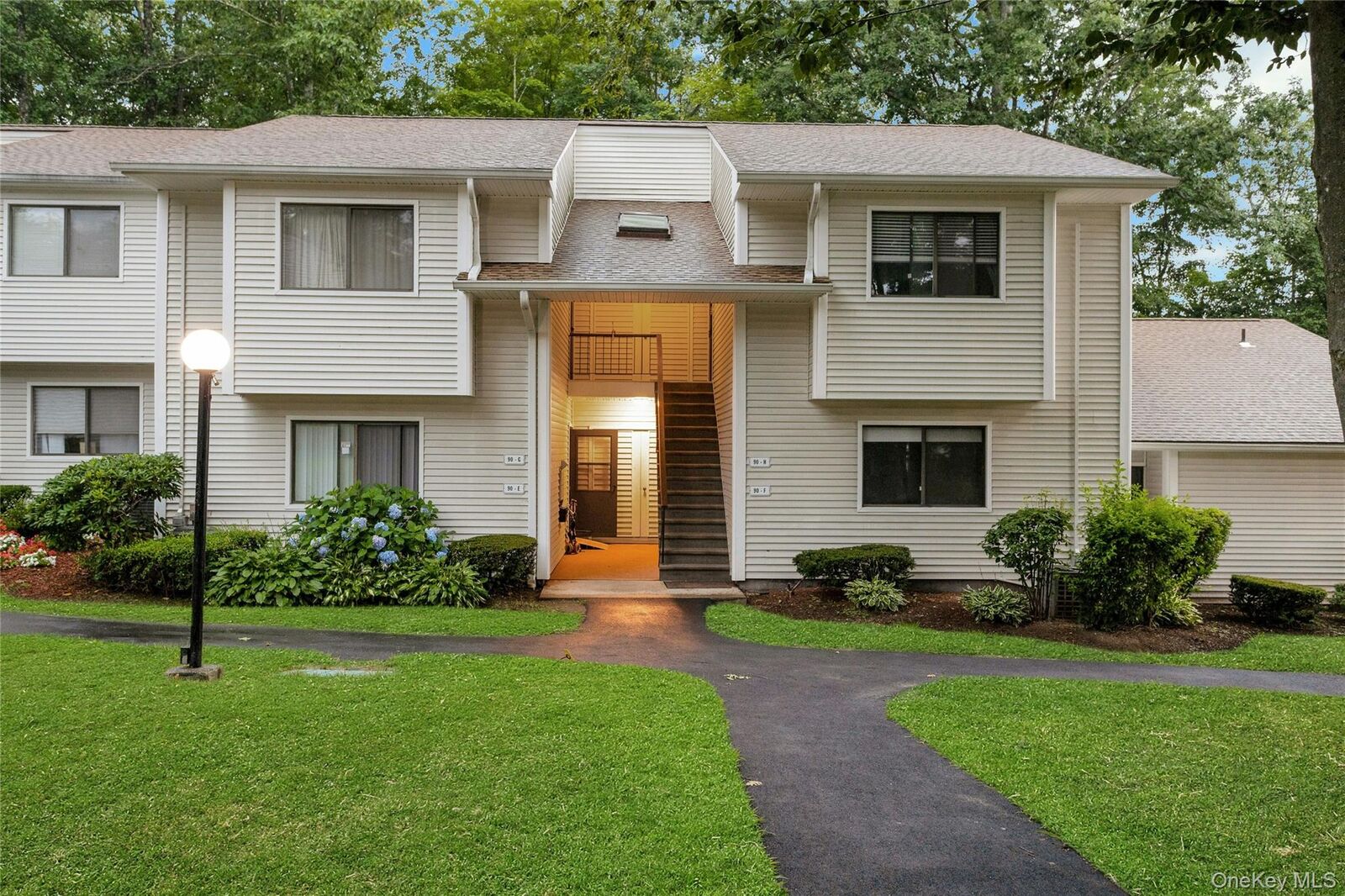 Property Photo:  90 Molly Pitcher Lane F  NY 10598 