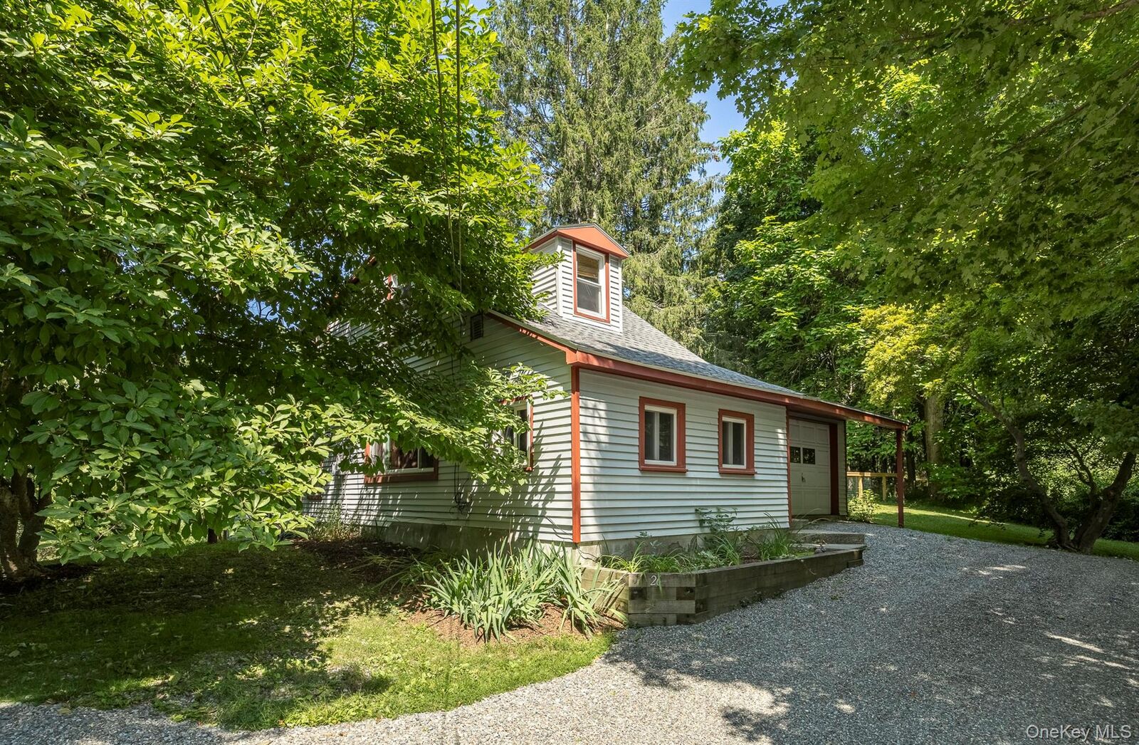 Property Photo:  26 Hunns Lake Place  NY 12581 