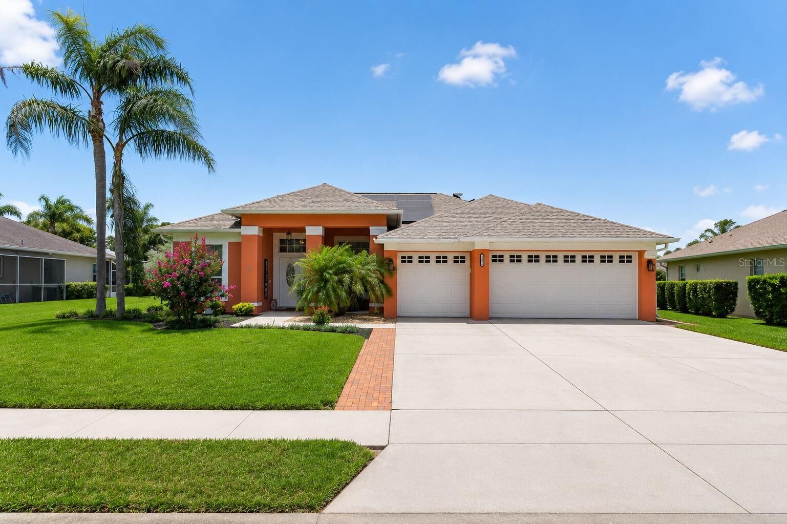 Property Photo:  5805 Wedgefield Drive  FL 33541 