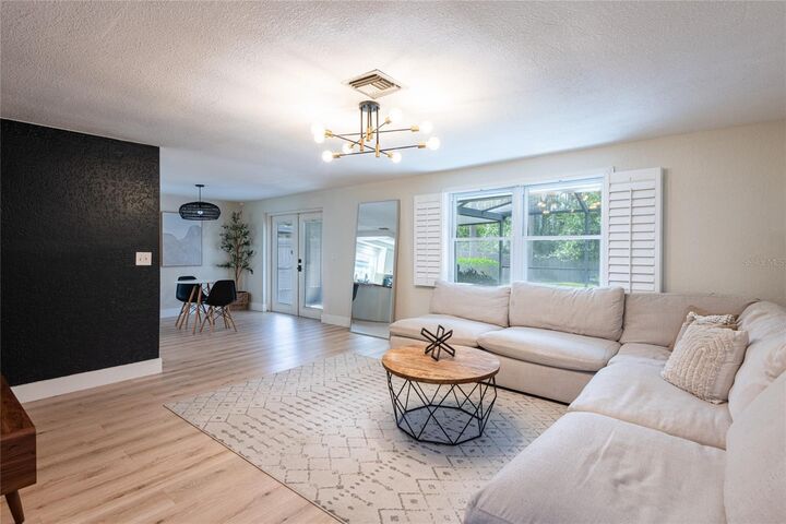 Property Photo:  2712 Cedaridge Drive  FL 33618 