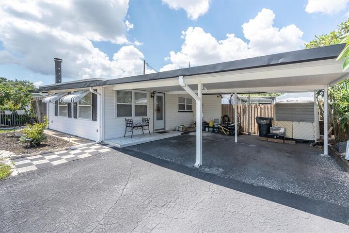 Property Photo: 3227 48th Avenue N FL 33714