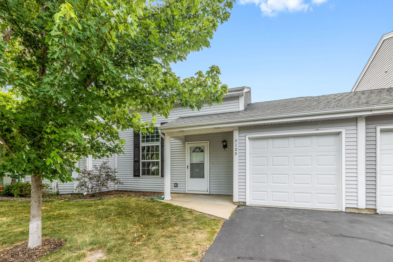 Property Photo:  3109 Lynette Lane  IL 60042 