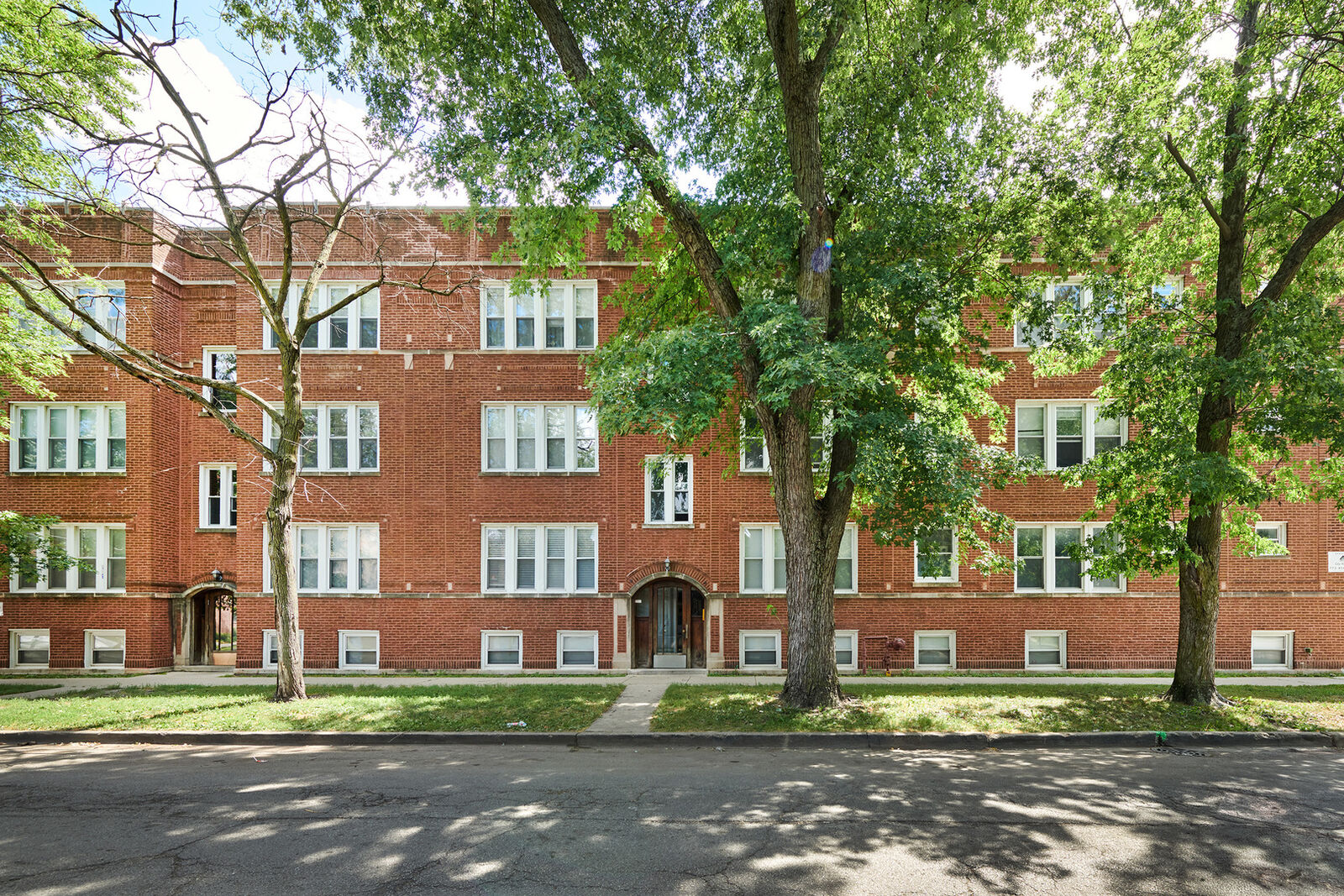 Property Photo: 7209 N Damen Avenue 3 IL 60626