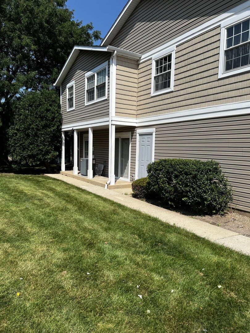 Property Photo:  1320 Alpine Court  IL 60090 