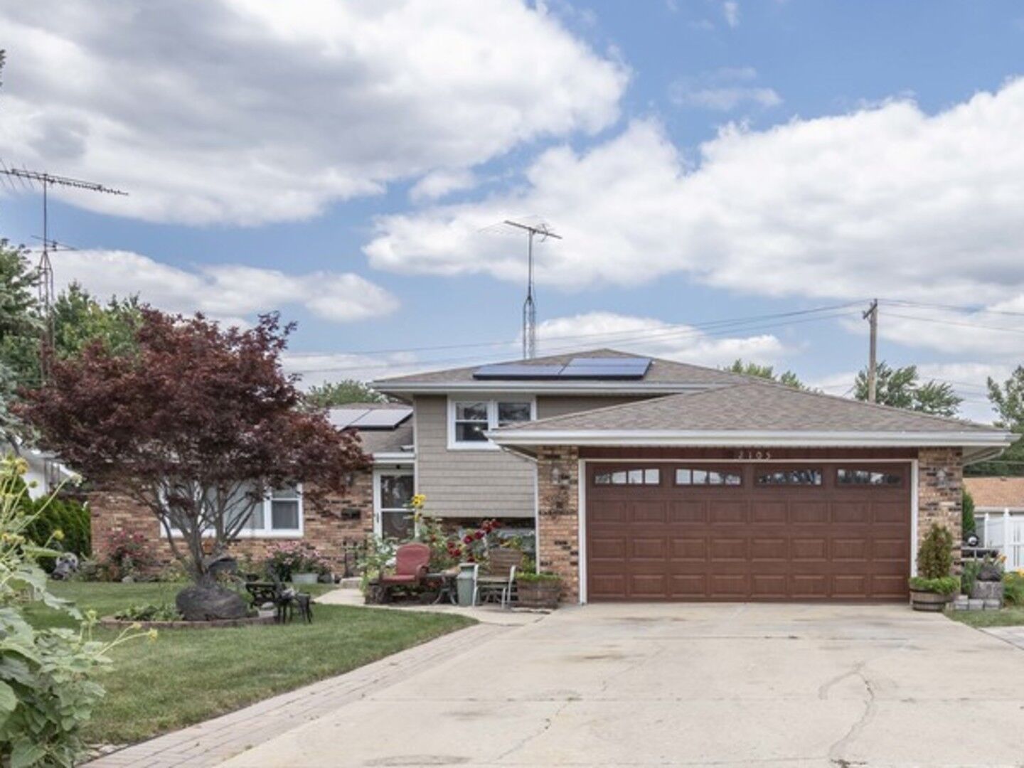 Property Photo: 2105 Glenwood Avenue IL 60435