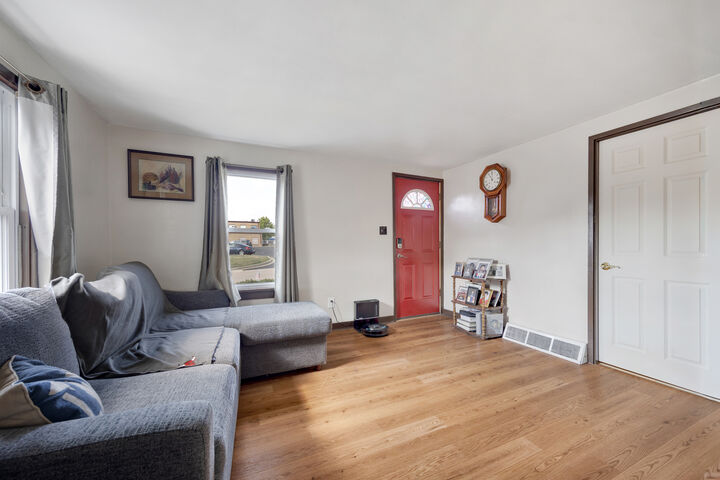 Property Photo:  304 Johnson Street  IL 60118 